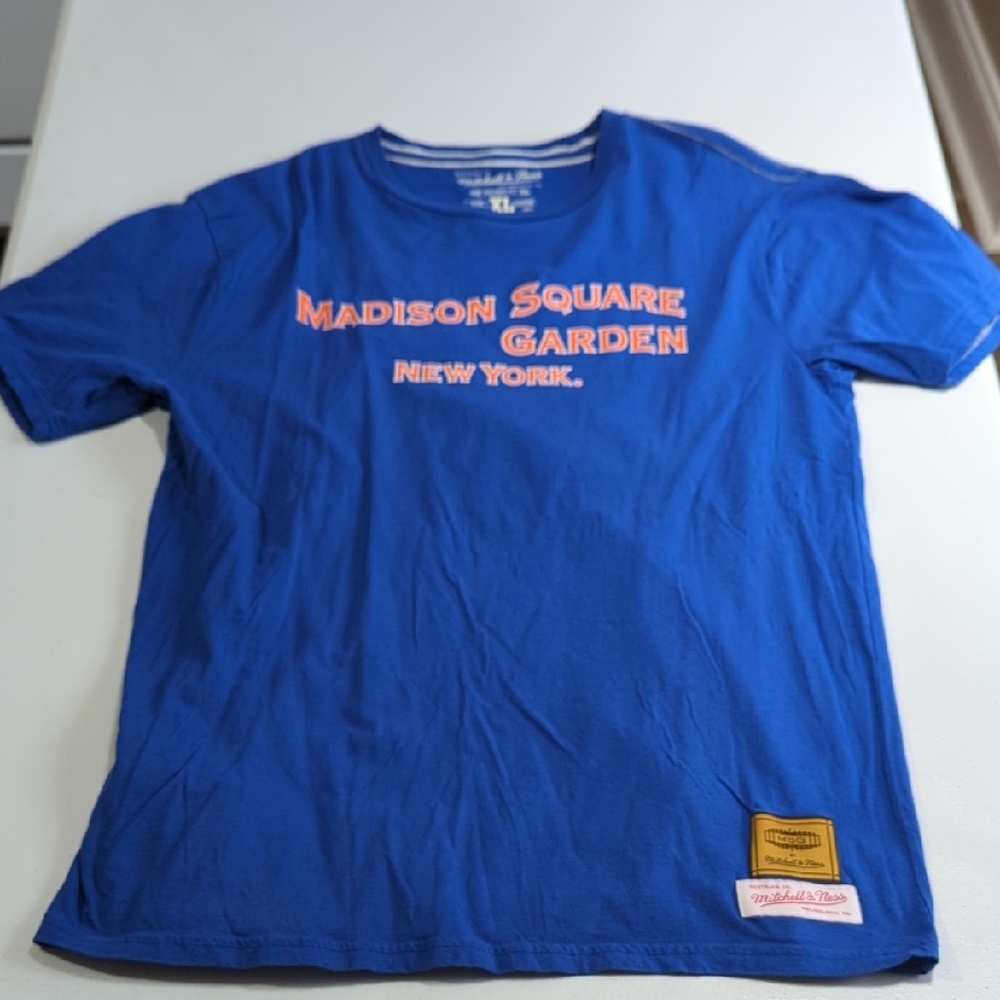 Mitchell & Ness Blue T-shirt MADISON SQUARE GARDENS !!!